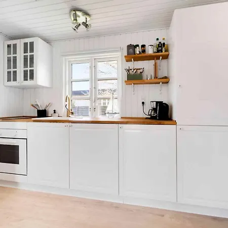 Cozy Getaway Close To The Sea Grevinge