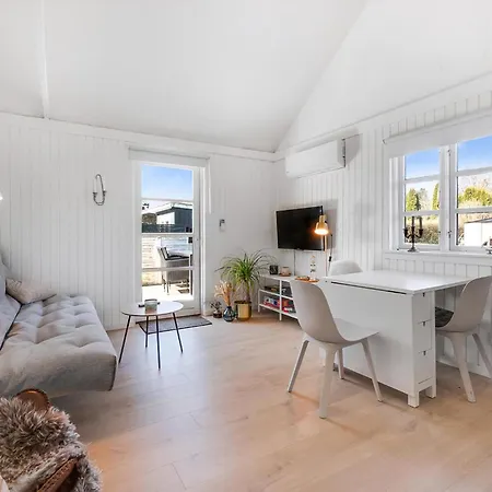 Cozy Getaway Close To The Sea Grevinge