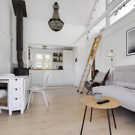 Cozy Getaway Close To The Sea Semesterbostad *