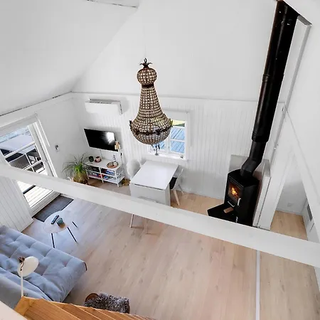 Cozy Getaway Close To The Sea