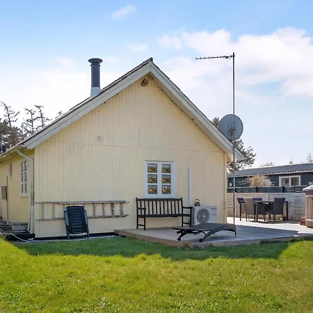 Cozy Getaway Close To The Sea Grevinge